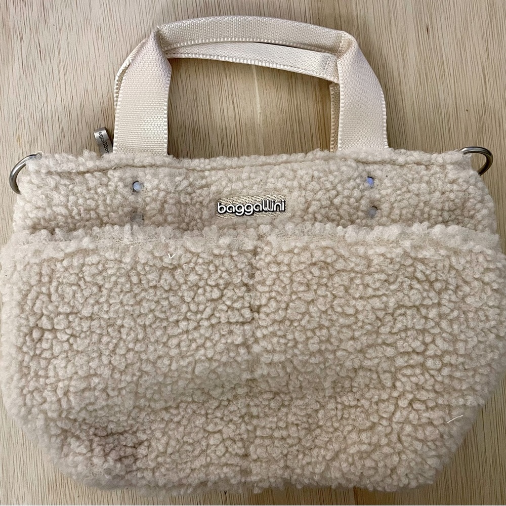 Baggallini Mini Carryall Tote | Light Beige Faux Shearling